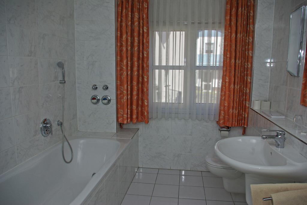 Hotel Alte Bruecke Bad Homburg vor der Hohe Ruang foto