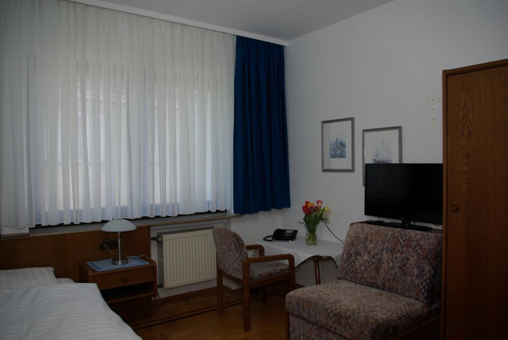 Hotel Alte Bruecke Bad Homburg vor der Hohe Ruang foto