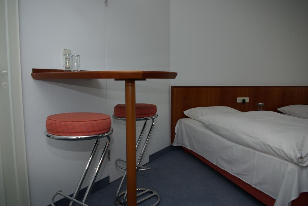 Hotel Alte Bruecke Bad Homburg vor der Hohe Ruang foto