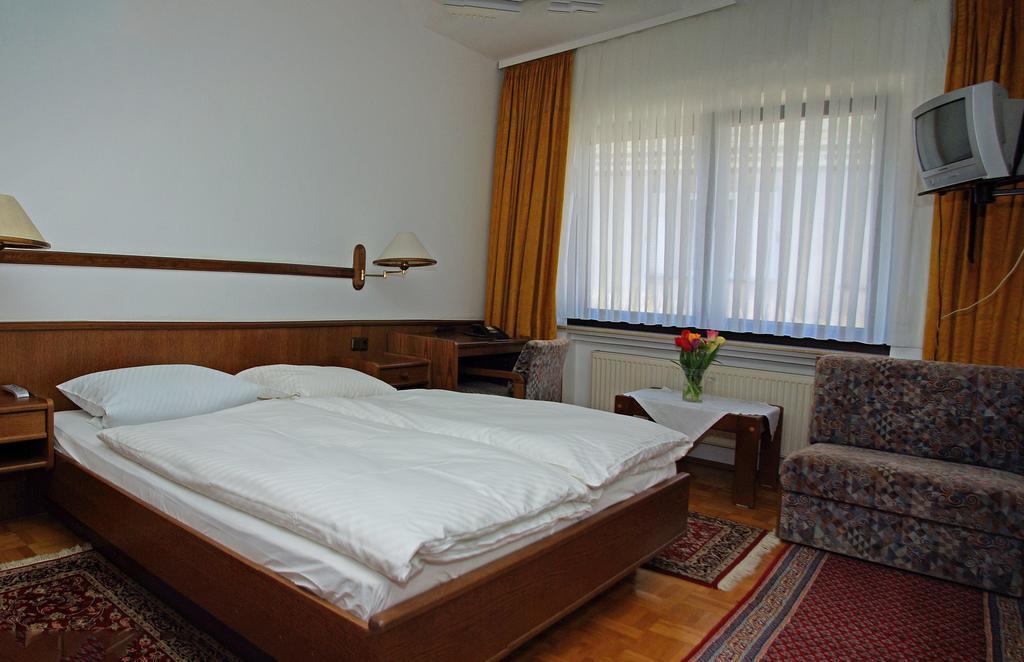Hotel Alte Bruecke Bad Homburg vor der Hohe Ruang foto